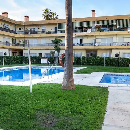 Beautiful Newly Refurbished Semi-detached House Tatil Evi