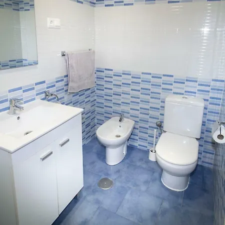 Beautiful Newly Refurbished Semi-detached House *