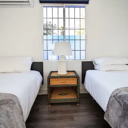 Beautiful Newly Refurbished Semi-detached House Tatil Evi Torremolinos