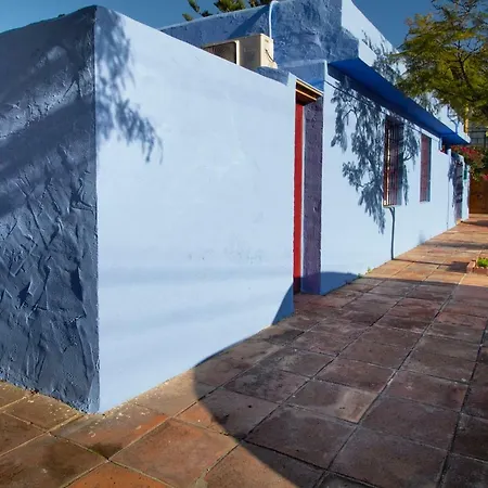 Beautiful Newly Refurbished Semi-detached House Tatil Evi *