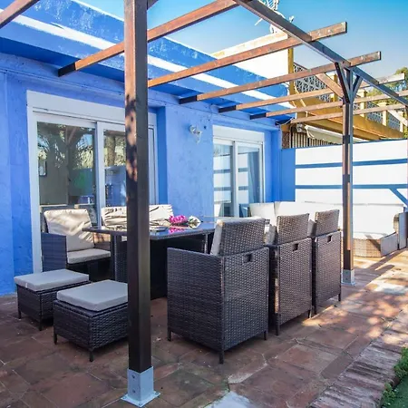 Beautiful Newly Refurbished Semi-detached House Tatil Evi *
