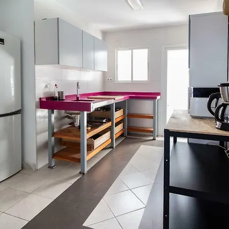 Beautiful Newly Refurbished Semi-detached House 度假居 托雷莫利诺斯