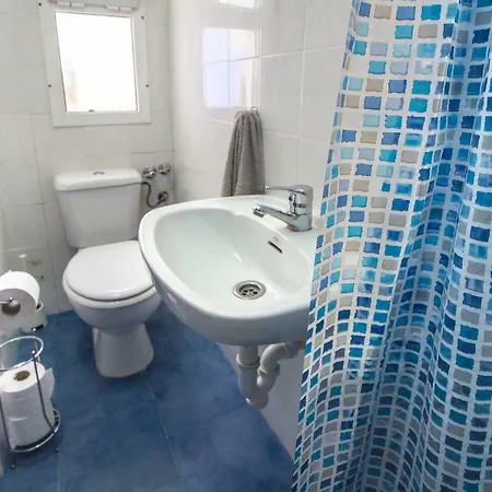 Beautiful Newly Refurbished Semi-detached House *