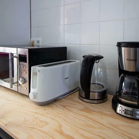 Beautiful Newly Refurbished Semi-detached House 度假居 *
