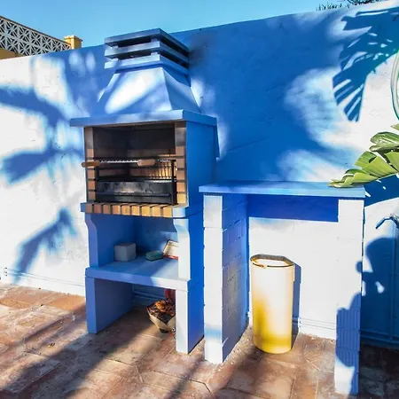 Vakantiehuis Beautiful Newly Refurbished Semi-detached House