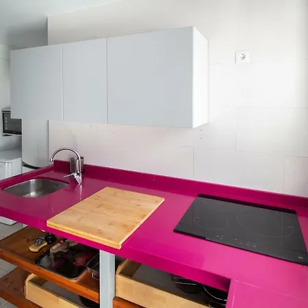 Vakantiehuis Beautiful Newly Refurbished Semi-detached House *