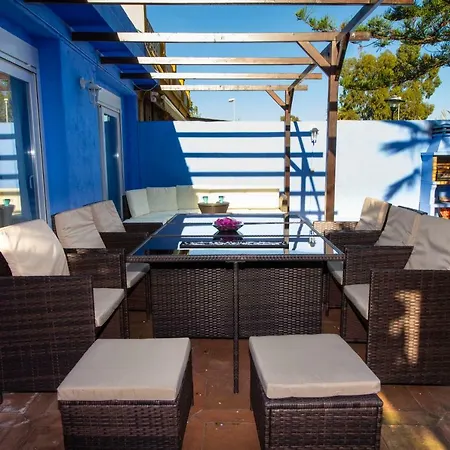 Vakantiehuis Beautiful Newly Refurbished Semi-detached House *